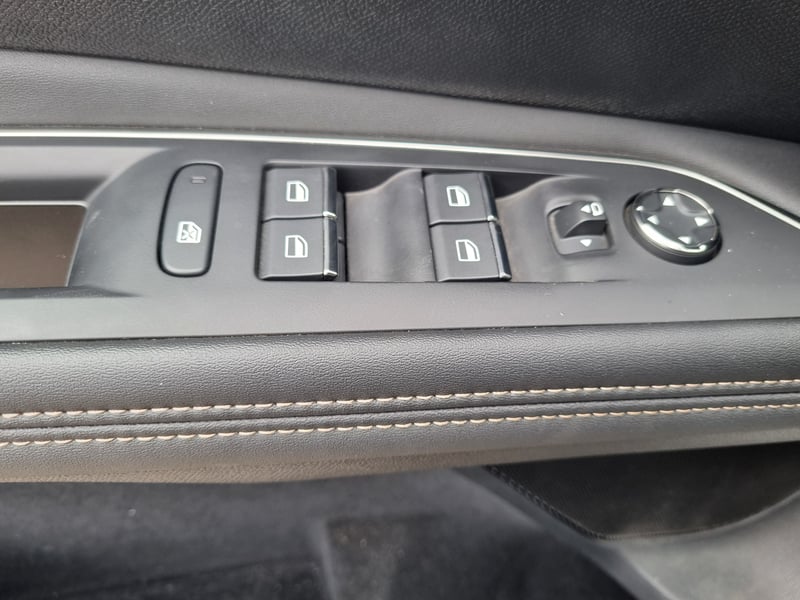 Peugeot 3008 GT HYBRID4 300 eEAT8 2025 - Imagen 7 de 11