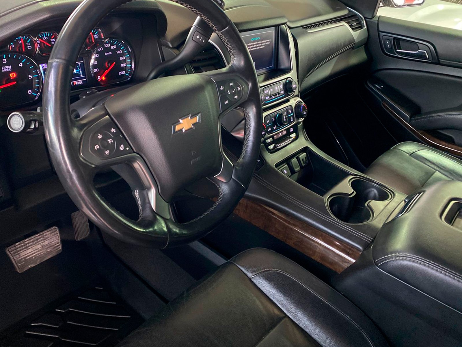Chevrolet TAHOE 4X4 5.3 AUT 2020 - Foto 3 de 12