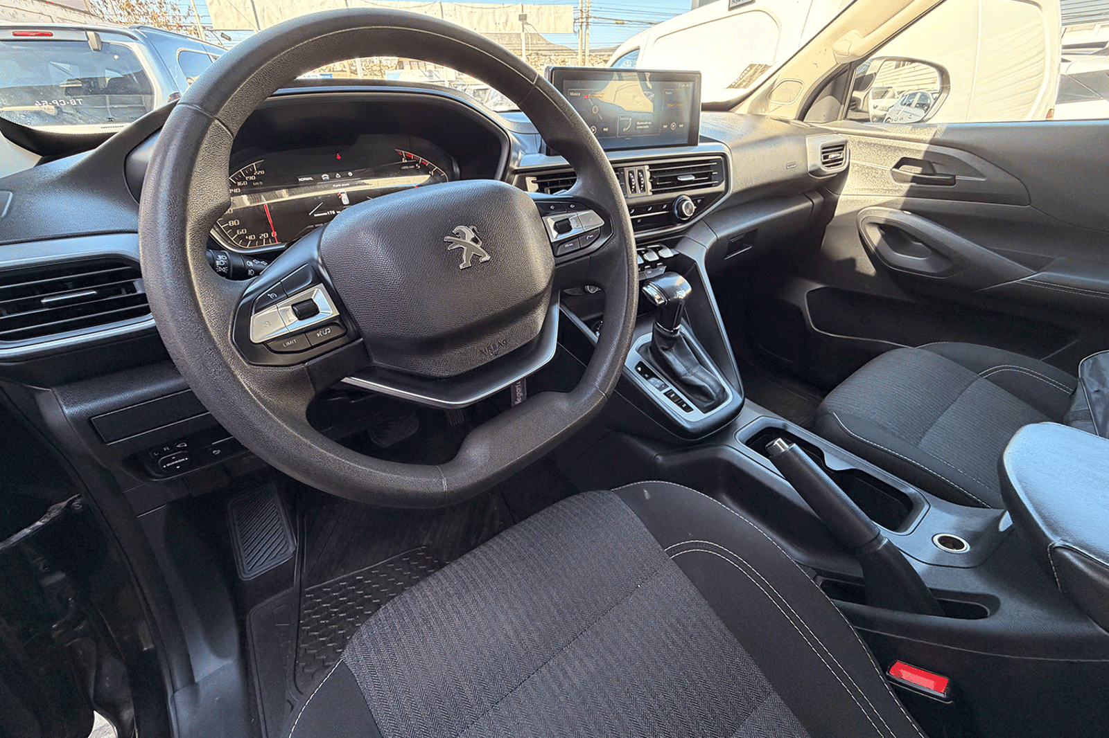 PEUGEOT Landtrek Active BlueHdi 180 4x4 AT 2024 - Imagen 3 de 12