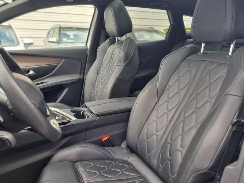 Peugeot 3008 GT HYBRID4 300 eEAT8 2025 - Imagen 4 de 11