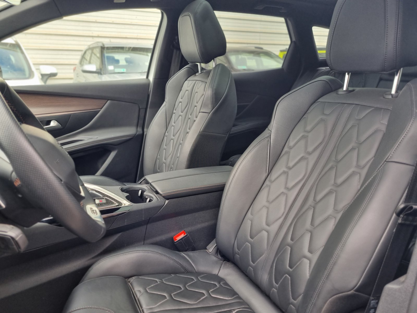 Peugeot 3008 GT HYBRID4 300 eEAT8 2025 - Foto 4 de 11