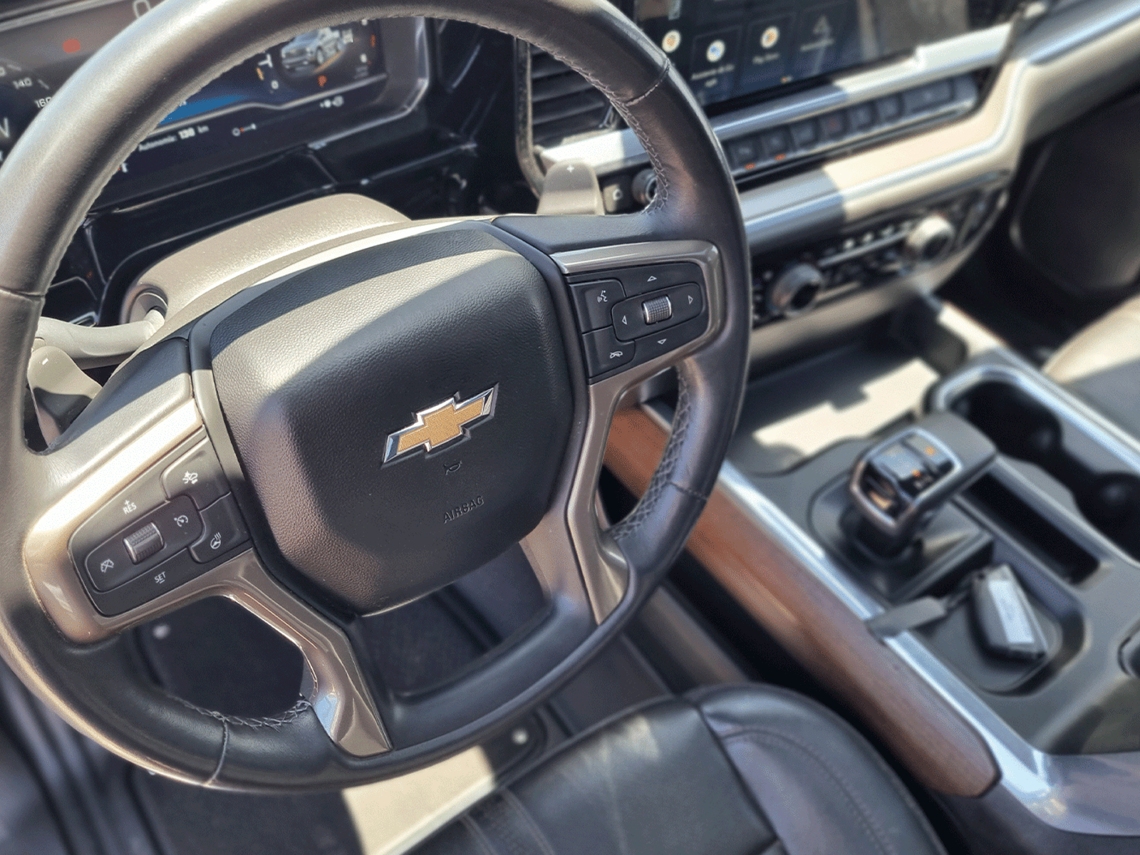 Chevrolet SILVERADO CC LTZ 4X4 3.0 AUT 2023 - Foto 3 de 12