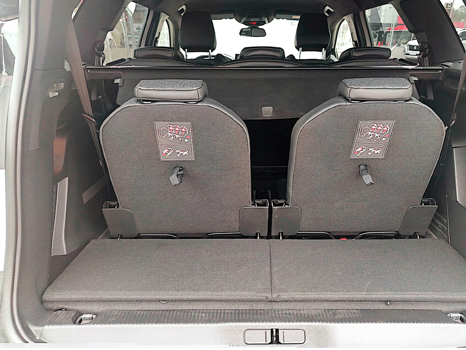 Peugeot 5008 BLUEHDI 130 1.5 AUT 2023 - Foto 2 de 12