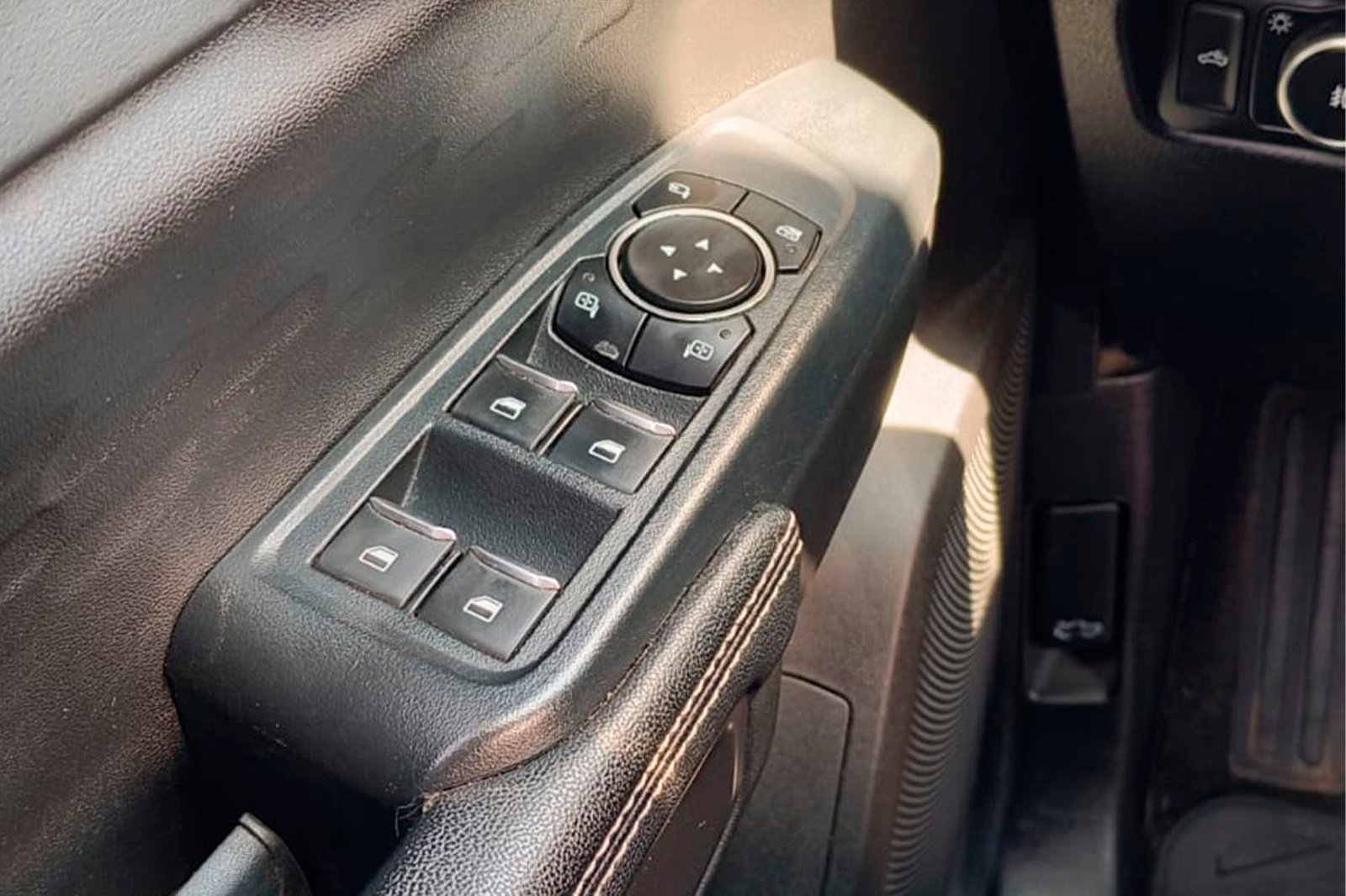 FORD RANGER LTD 4X4 3.0 AUT 2024 - Imagen 7 de 12