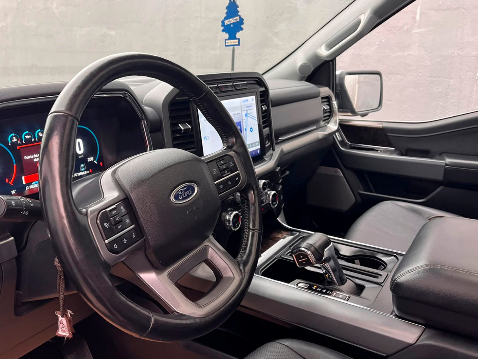 Ford F150 LARIAT LUXURY 4X4 5.0L AUT 2022 - Foto 2 de 12