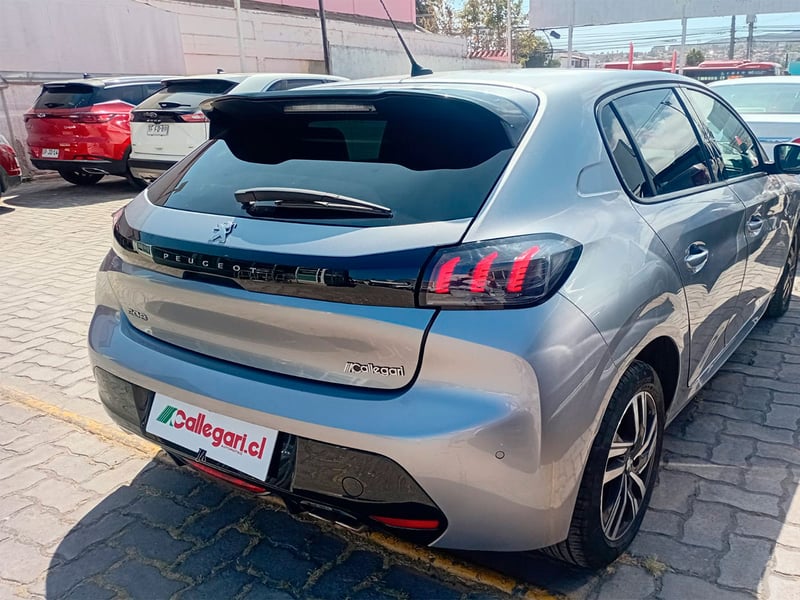 Peugeot NUEVO 208 ALLURE PACK PURETECH 130 EAT8 2024 - Imagen 9 de 11