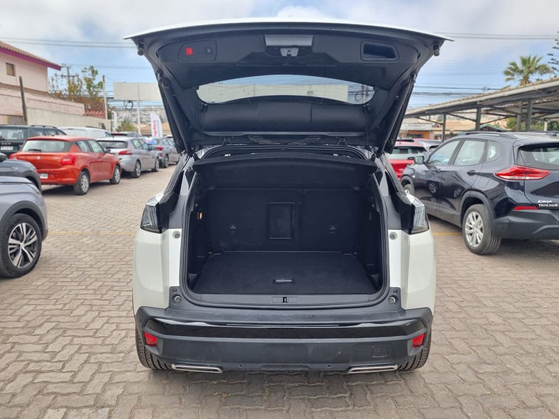 Peugeot 3008 GT Black Pack Puretech 180 EAT8 2025 - Imagen 11 de 12