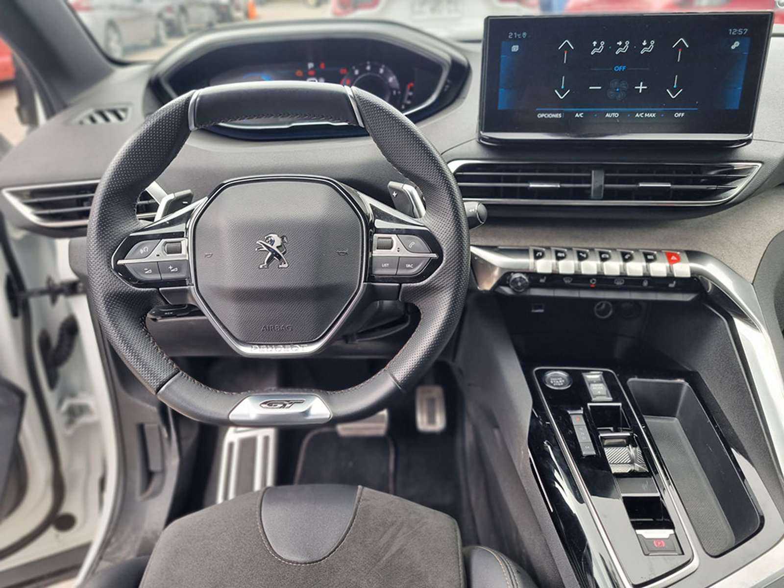 Peugeot 3008 GT Black Pack Puretech 180 EAT8 2025 - Foto 3 de 12