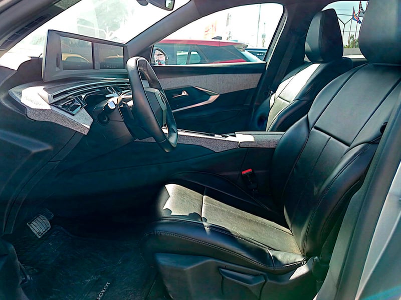Peugeot 3008 ALLURE 1.2 AUT 2025 - Imagen 8 de 12