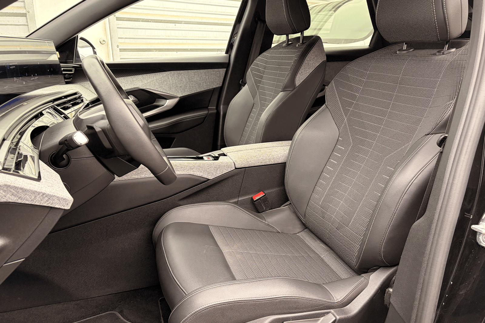 PEUGEOT New 3008 PREMIERE MHEV 136 eDCT6 2025 - Imagen 6 de 12