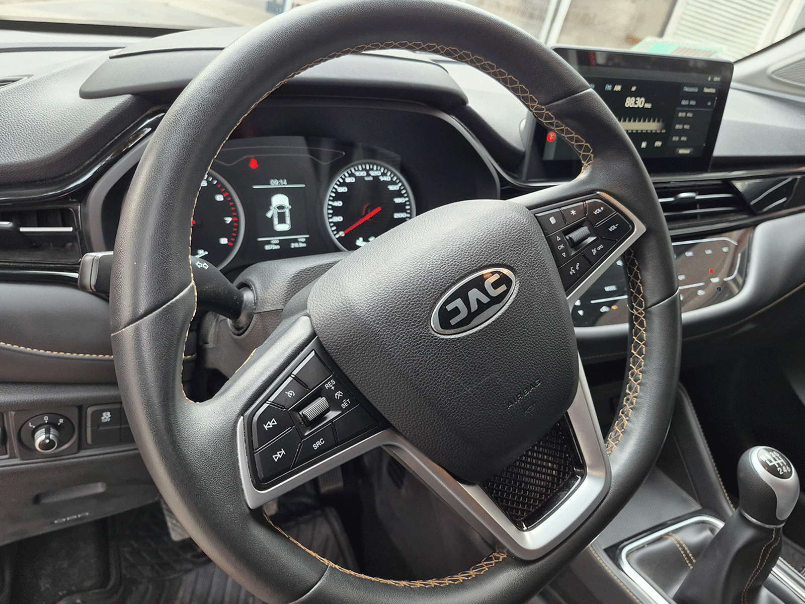 JAC JS4 LUXURY HB 1.5 2024 - Foto 3 de 12