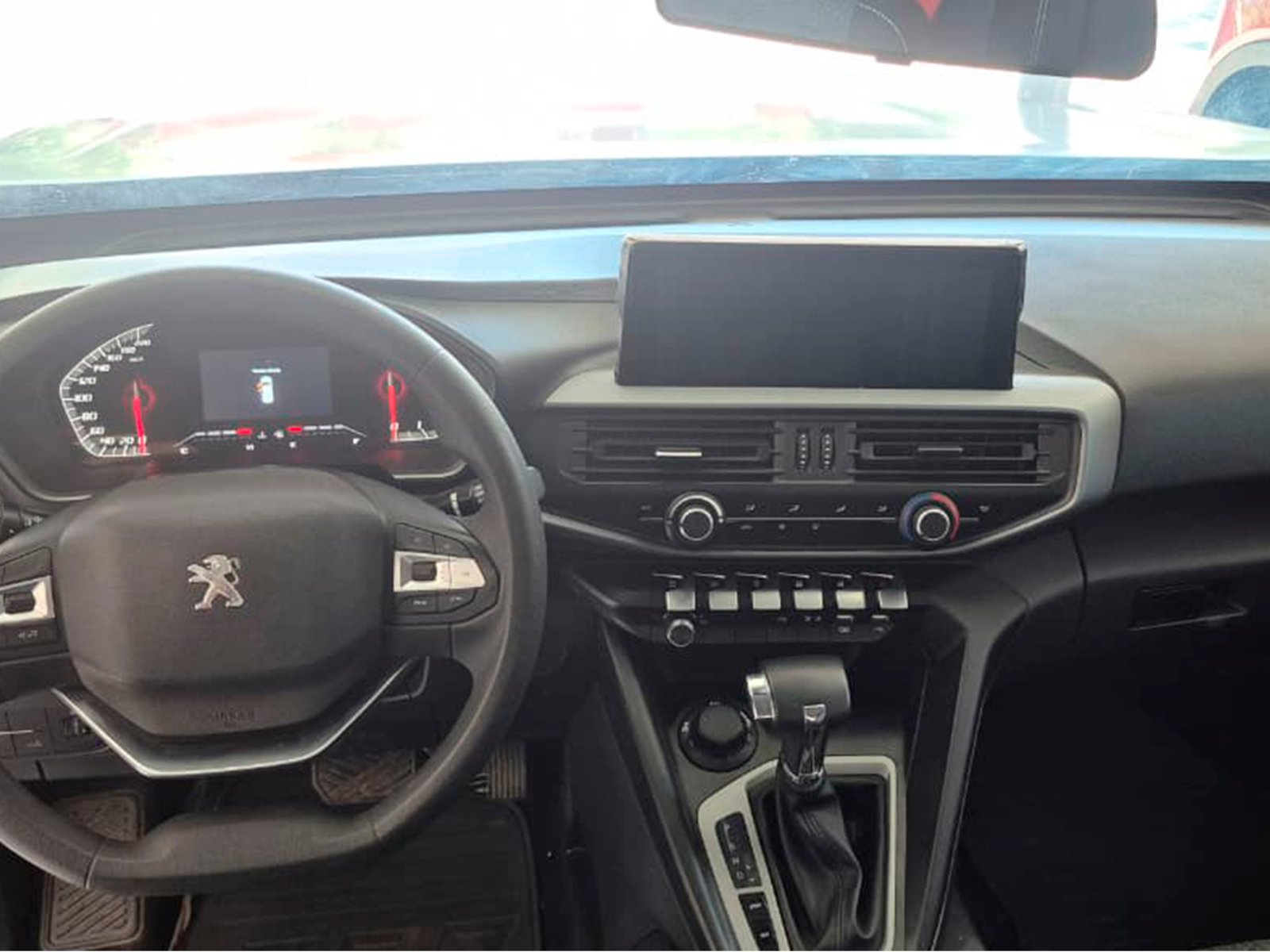 Peugeot LANDTREK BLUEHDI 4X4 2.2 AUT 2025 - Foto 3 de 10