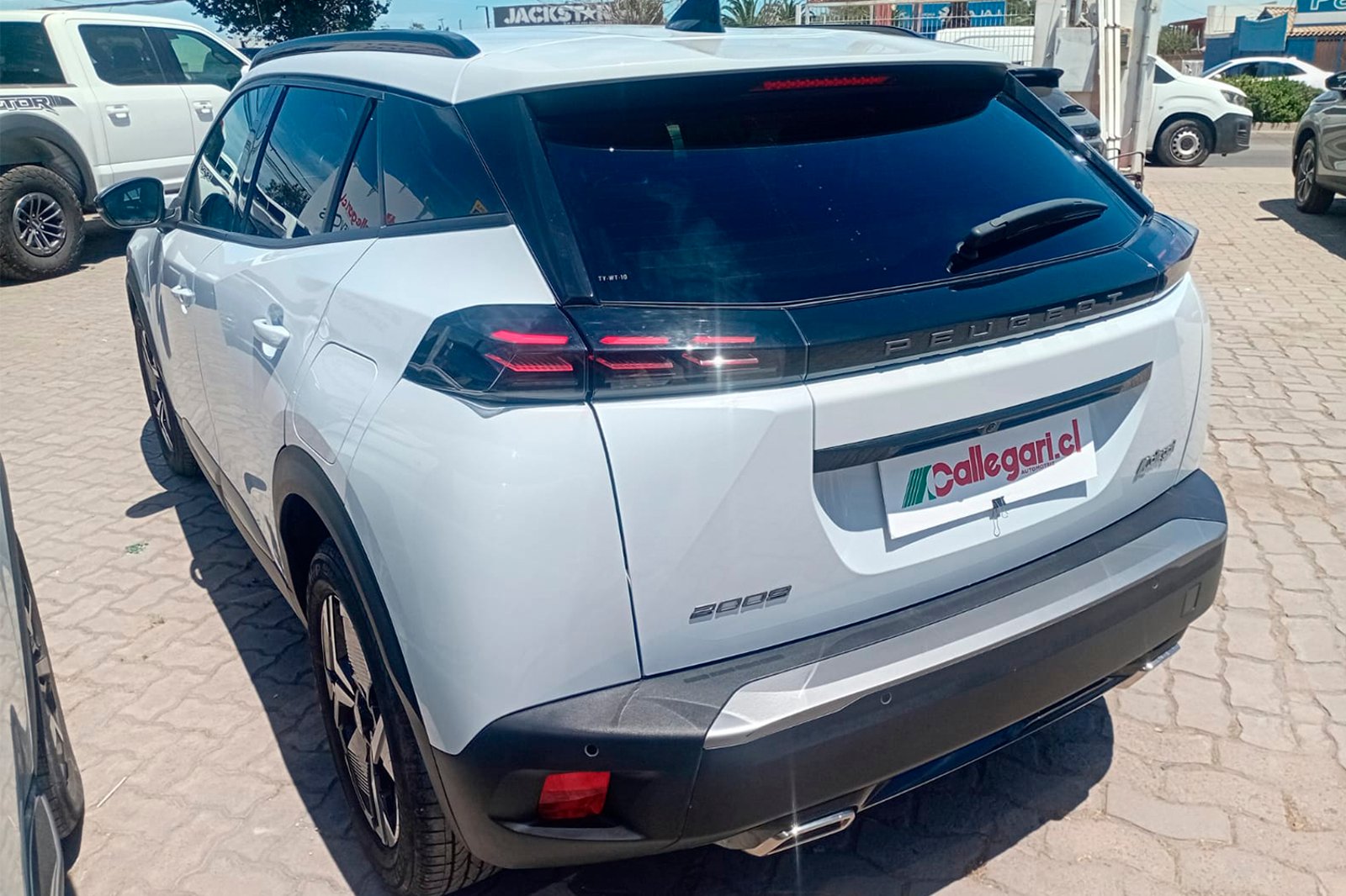 Peugeot 2008 MCA Allure Puretech 130 EAT8 2025 - Imagen 8 de 12