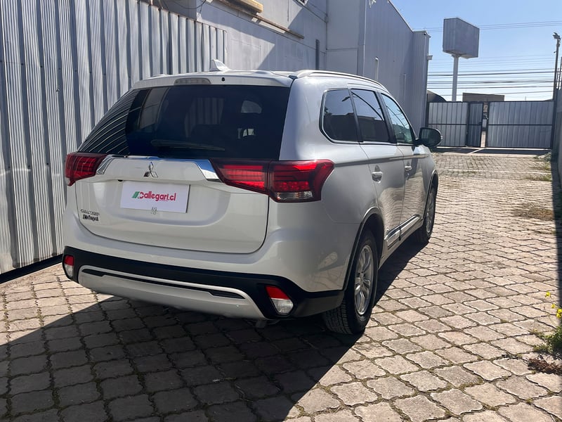 Mitsubishi OUTLANDER 2.0 2021 - Imagen 8 de 12