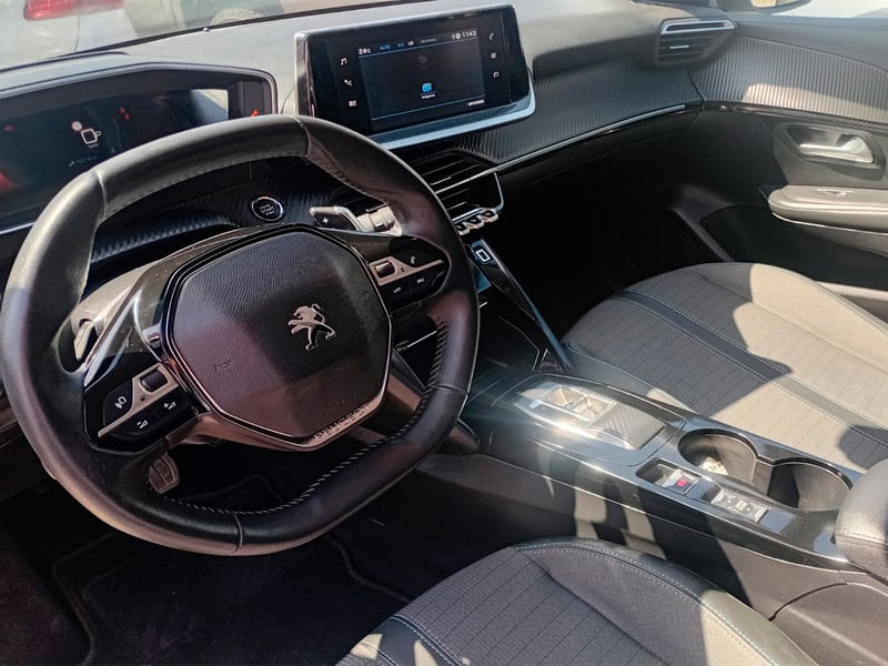 Peugeot NUEVO 208 ALLURE PACK PURETECH 130 EAT8 2024 - Imagen 5 de 11
