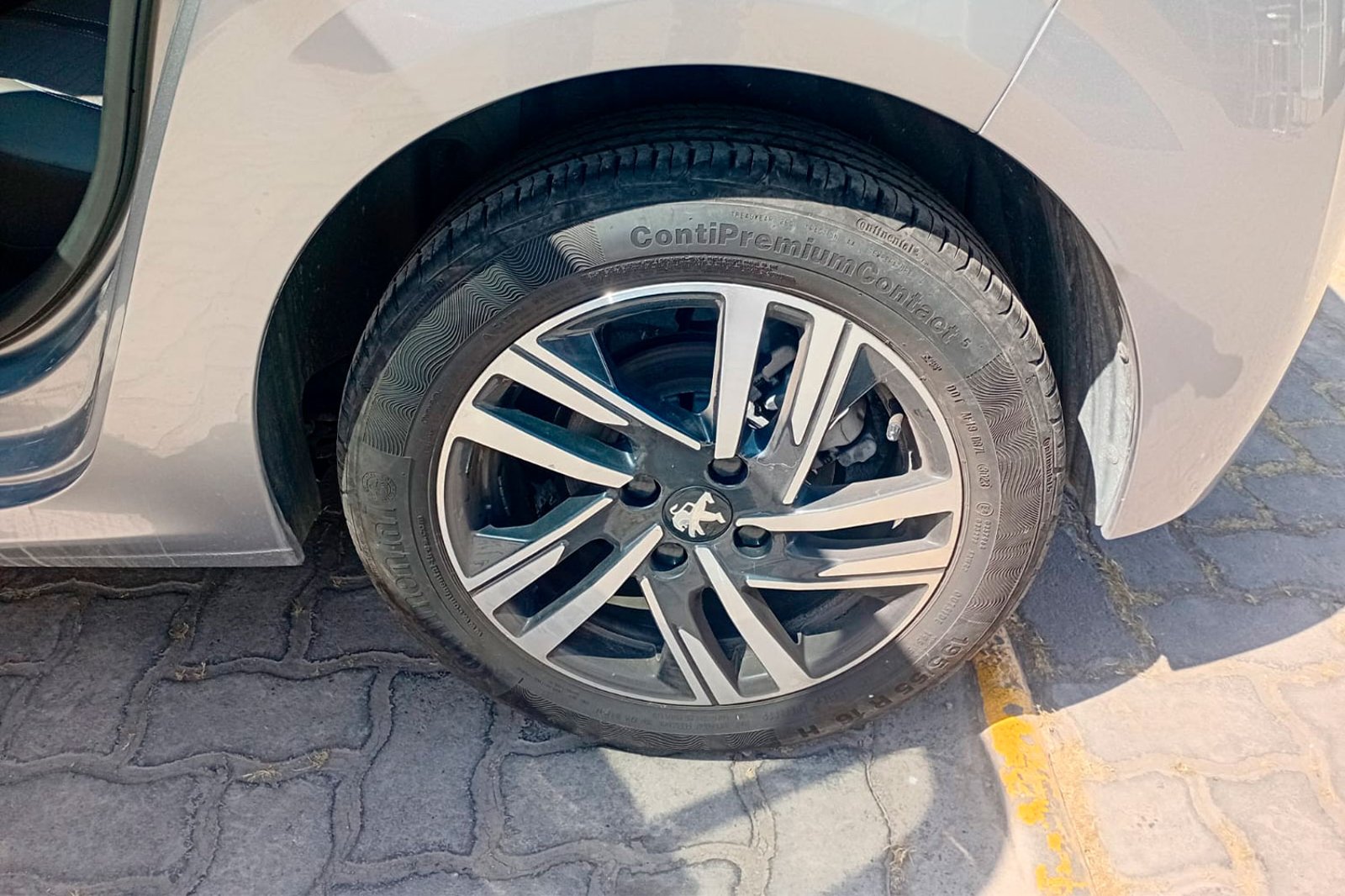 PEUGEOT NUEVO 208 ALLURE PACK PURETECH 130 EAT8 2024 - Imagen 12 de 12