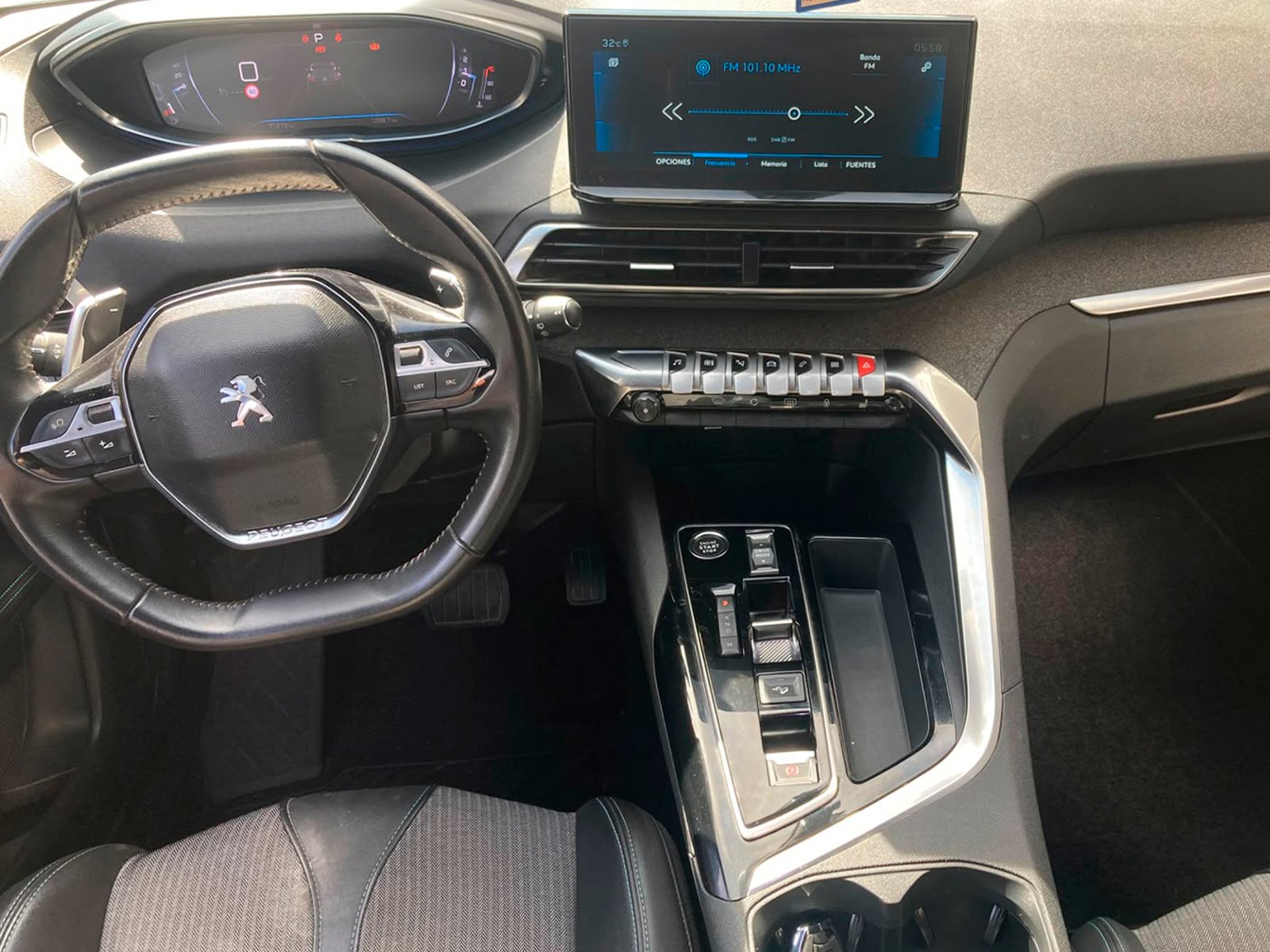 Peugeot 3008 BLUE HDI 130 EAT8 1.5 AUT 2024 - Foto 5 de 12
