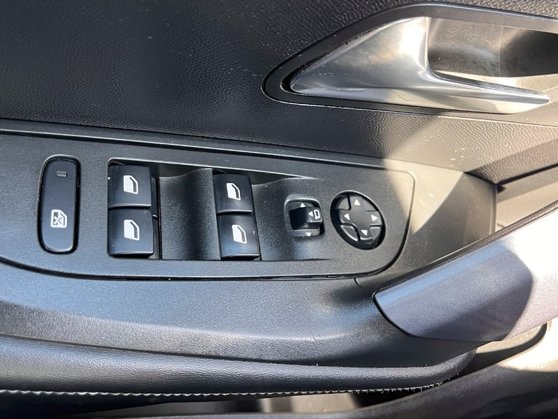 Peugeot 2008 BLUE HDI 130 1.5 AUT 2021 - Imagen 4 de 12
