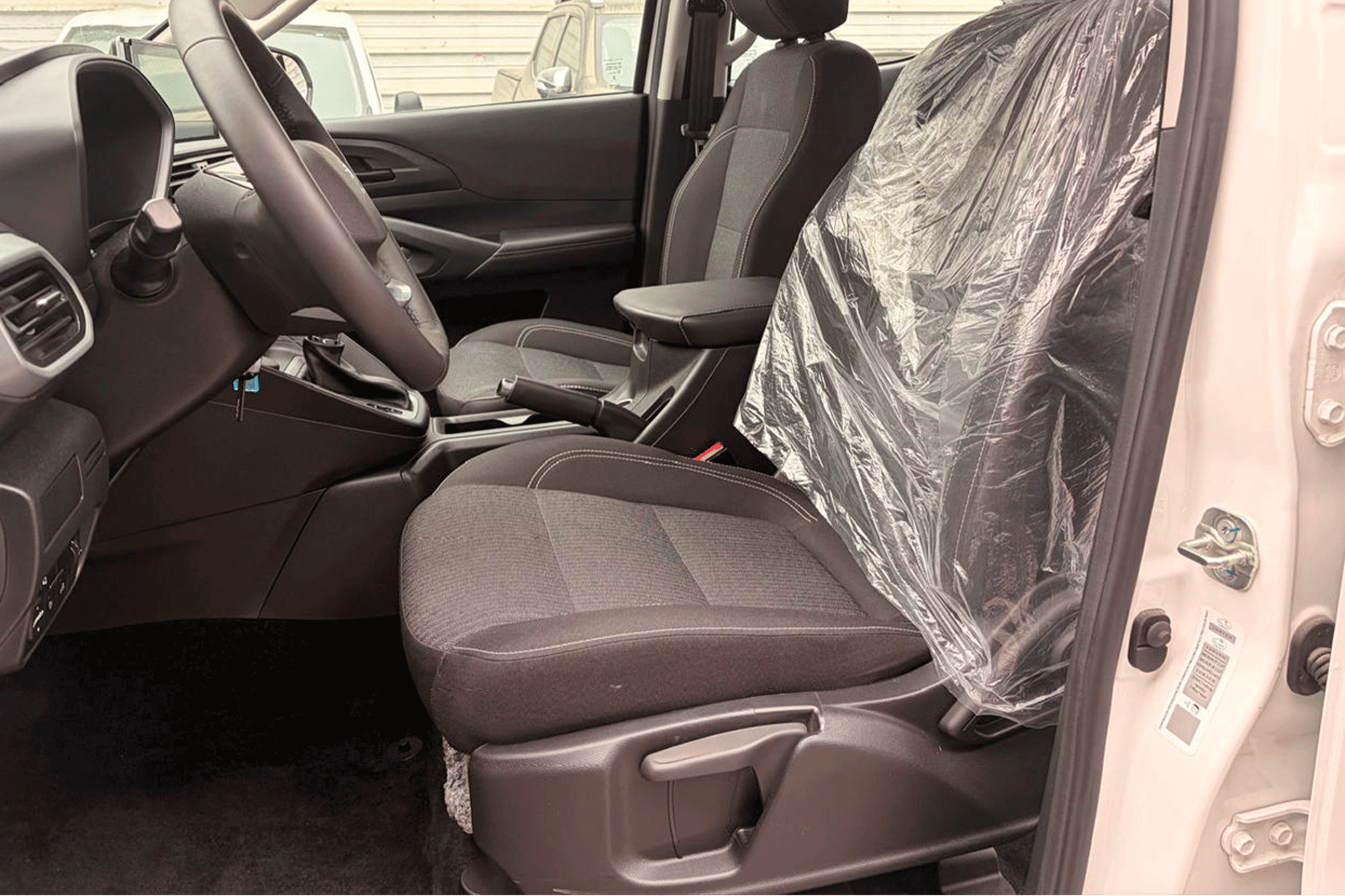 PEUGEOT LANDTREK ACTIVE Diesel 180hp 4X4 AT 2025 - Imagen 6 de 12