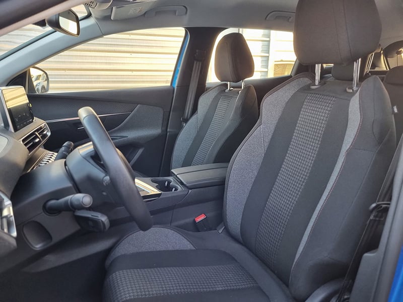 Peugeot NUEVO 3008 ACTIVE PACK PURETECH 130 2023 - Imagen 5 de 12