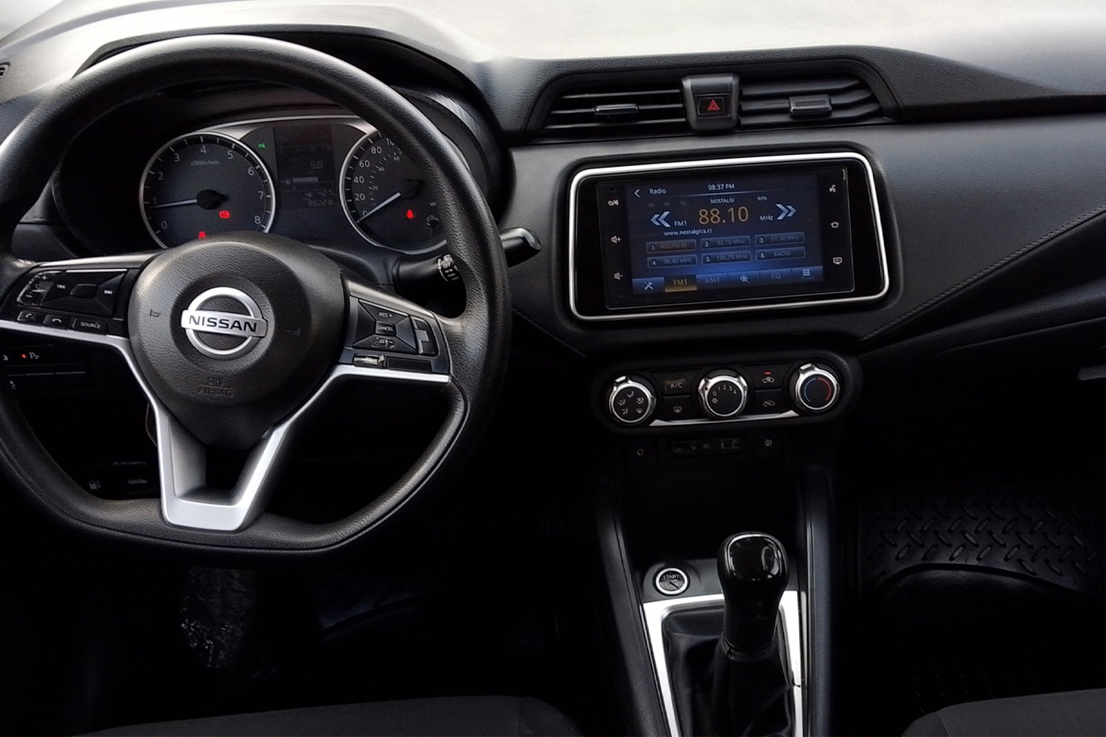 Nissan VERSA MT 1.6 2023 - Imagen 7 de 12