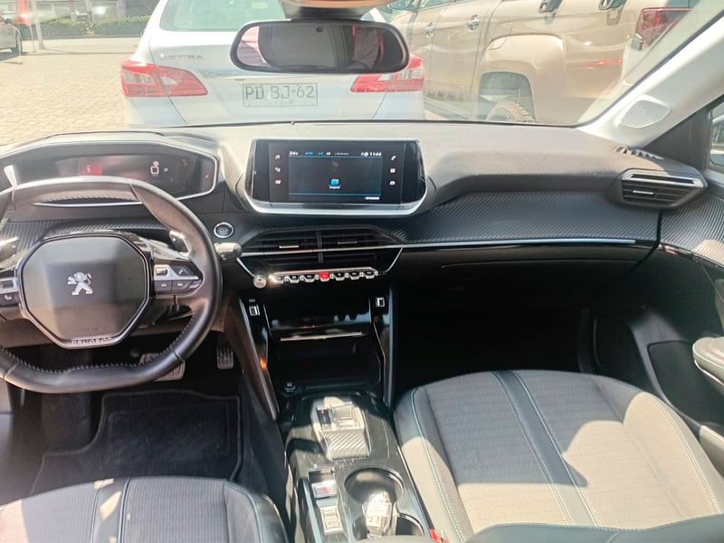 Peugeot NUEVO 208 ALLURE PACK PURETECH 130 EAT8 2024 - Imagen 6 de 11