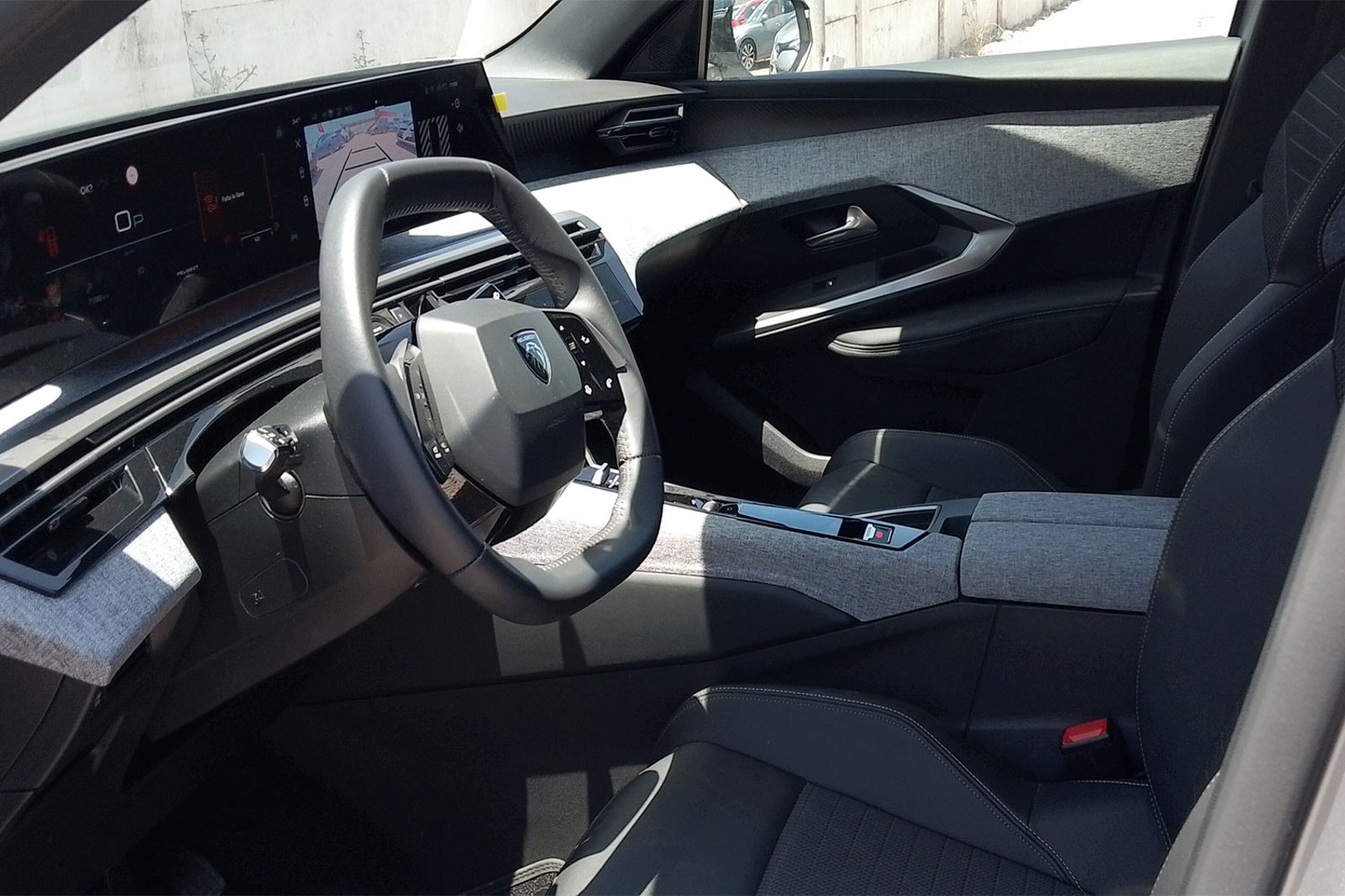 PEUGEOT New 3008 PREMIERE MHEV 136 eDCT6 2025 - Imagen 4 de 12