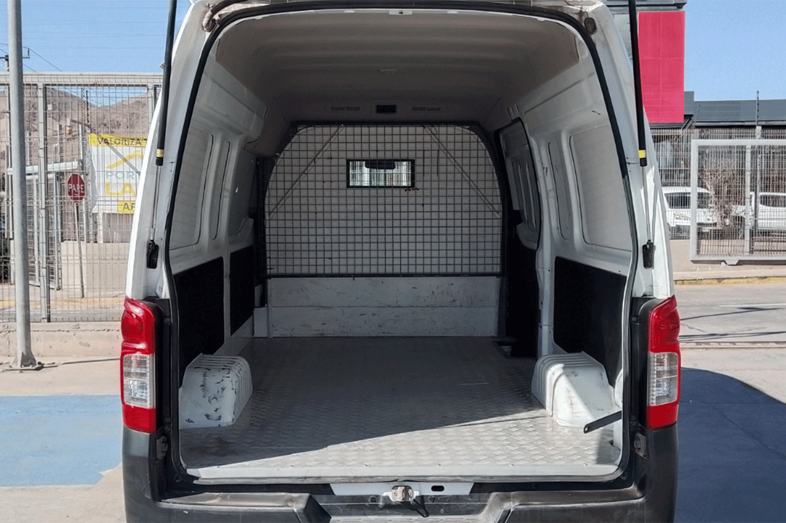 Nissan URVAN 4X2 2.5 2023 - Imagen 6 de 10