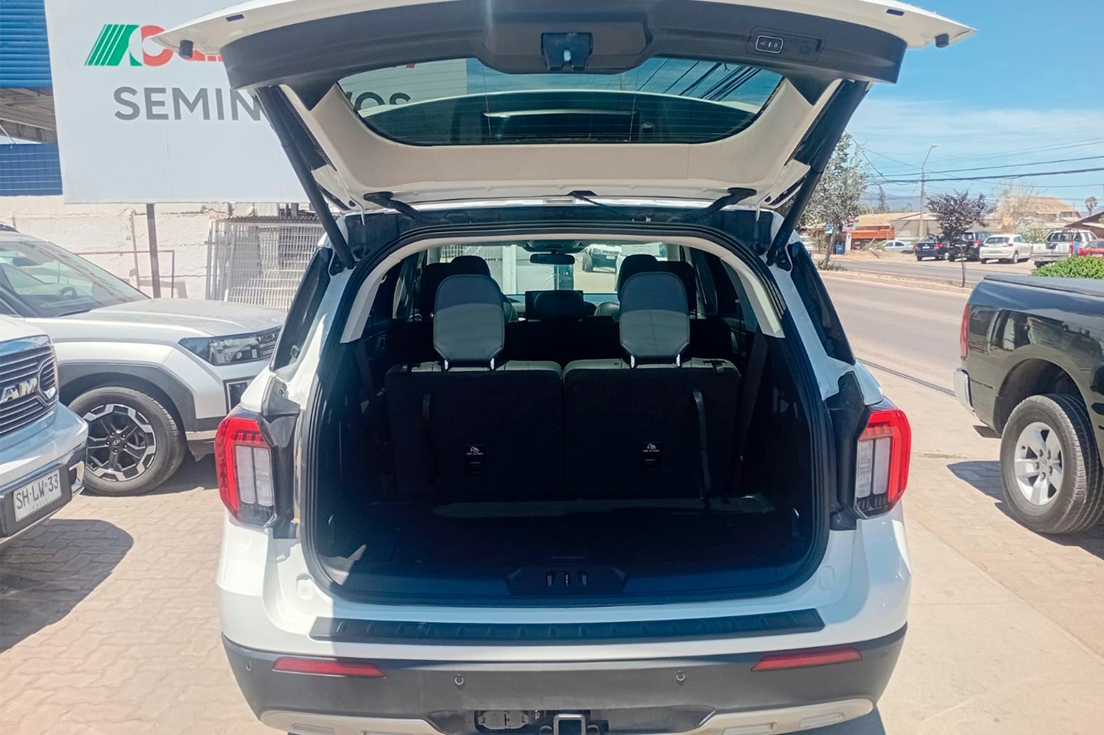 FORD EXPLORER ACTIVE 4X4 2.3 AUT 2025 - Imagen 9 de 12