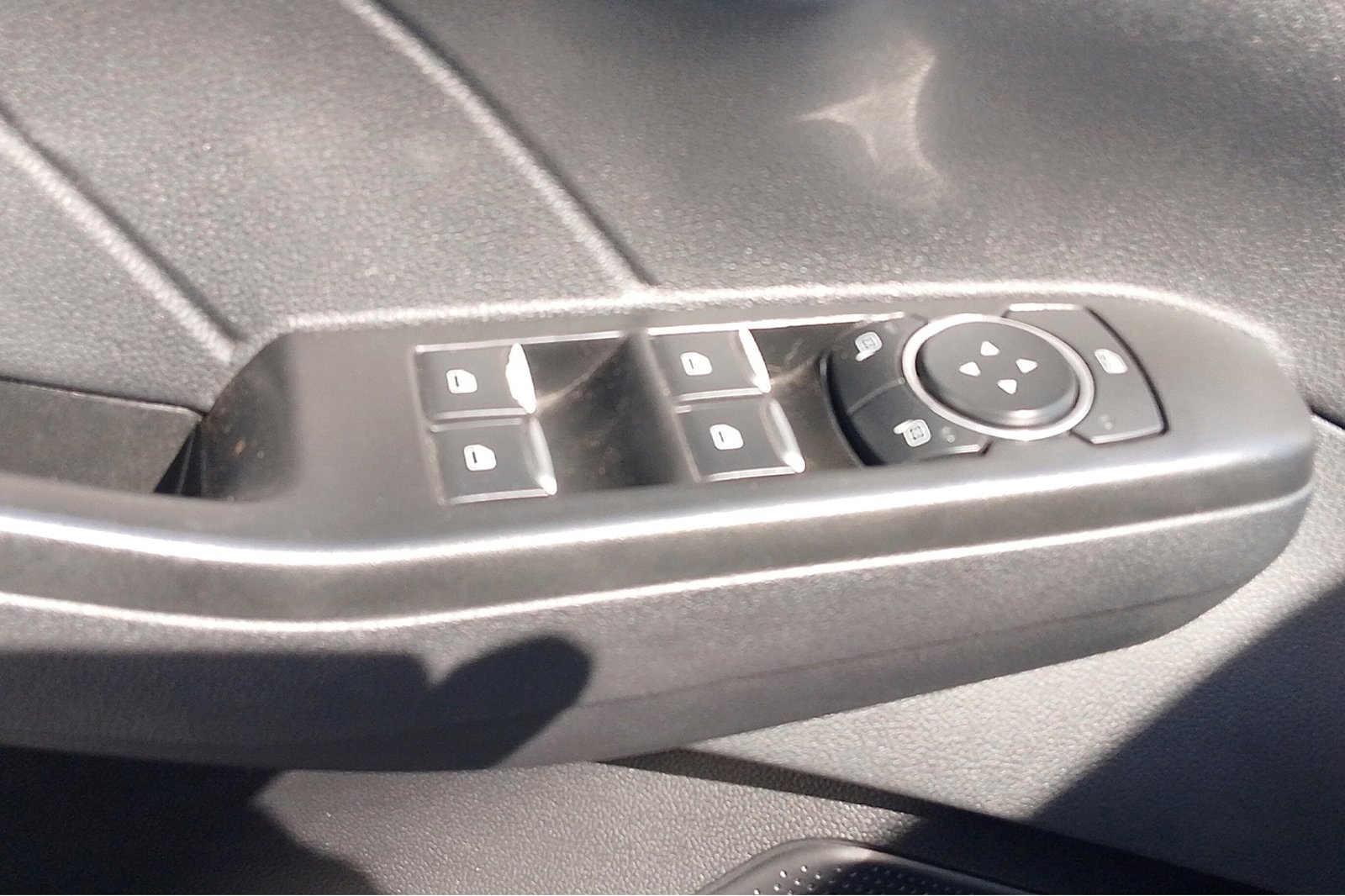 Ford ESCAPE FHEV 2.5 AUT 2023 - Imagen 4 de 11