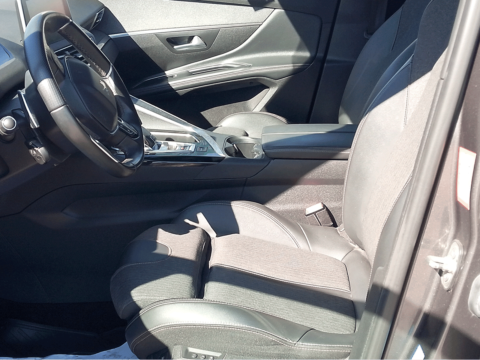 Peugeot 5008 PURETECH 180 1.6 AUT 2020 - Foto 3 de 12