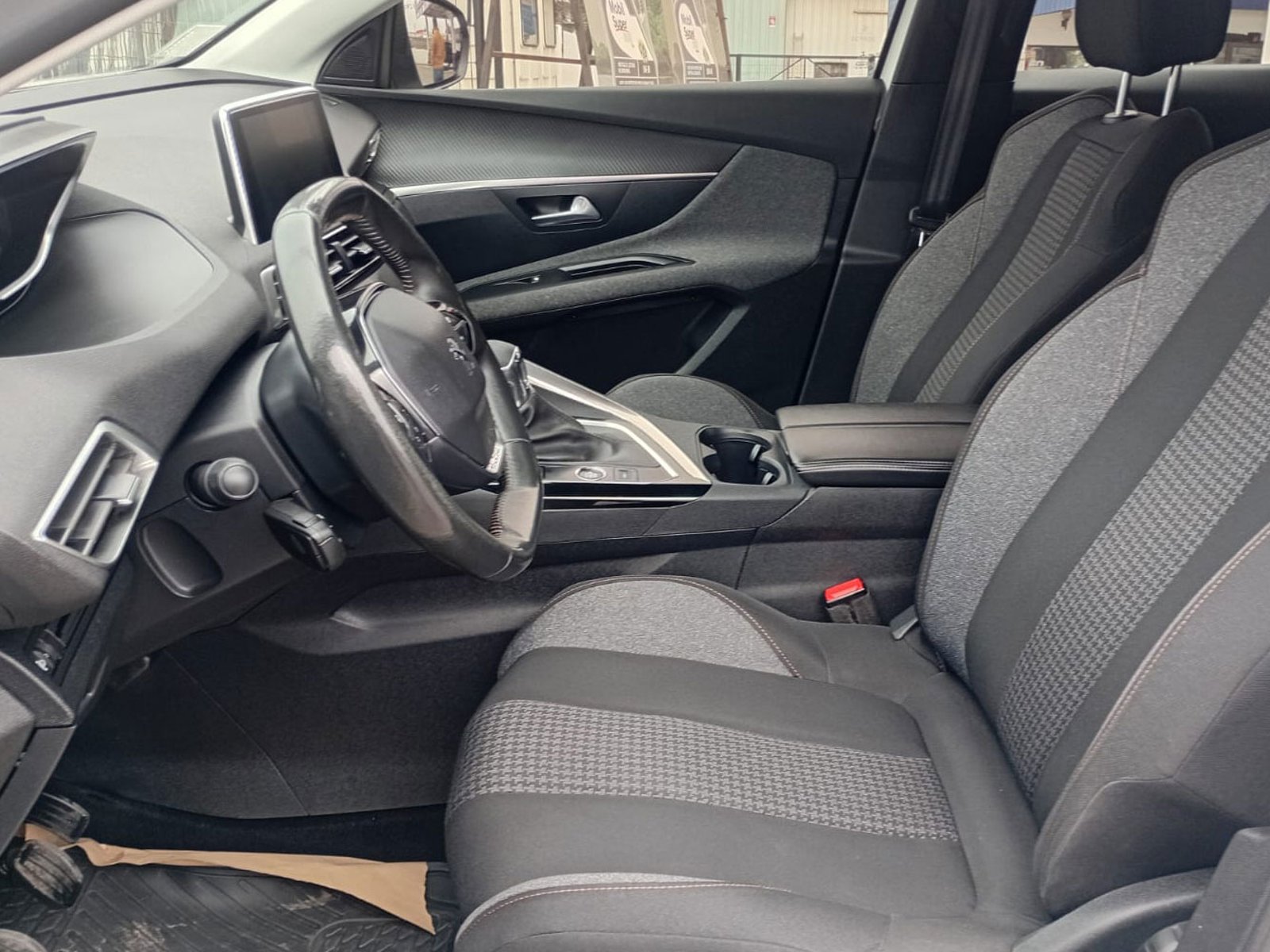 Peugeot 3008 PURETECH 1.2L 2023 - Foto 3 de 12