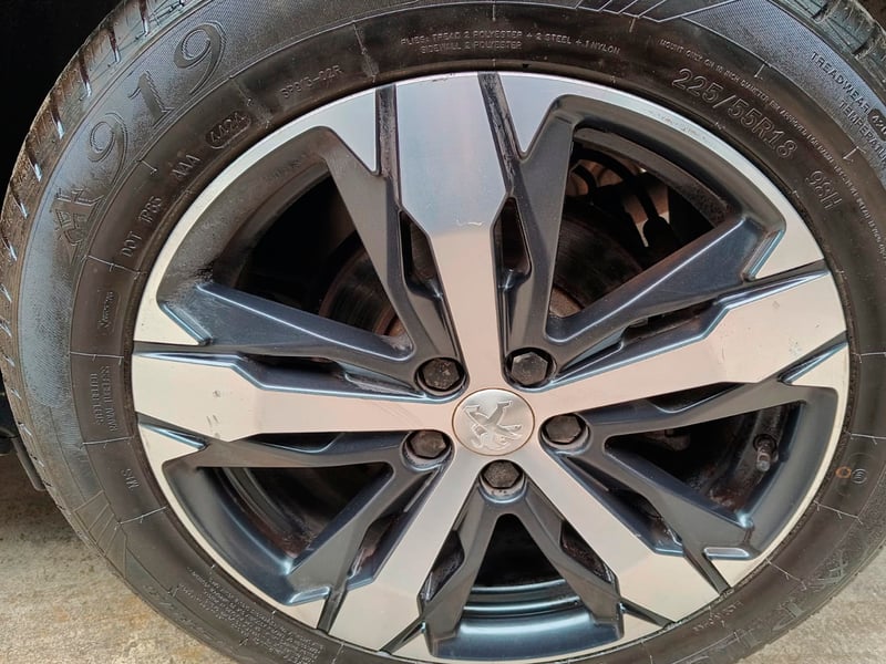 Peugeot 3008 ALLURE 1.6 AUT 2020 - Imagen 8 de 10