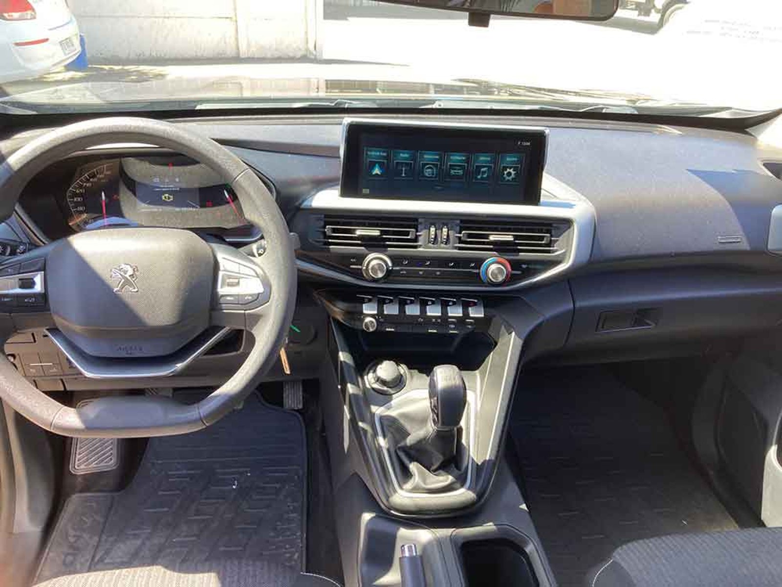 PEUGEOT LANDTREK ACTIVE BLUEHDI 180 4X4 2024 - Imagen 3 de 12