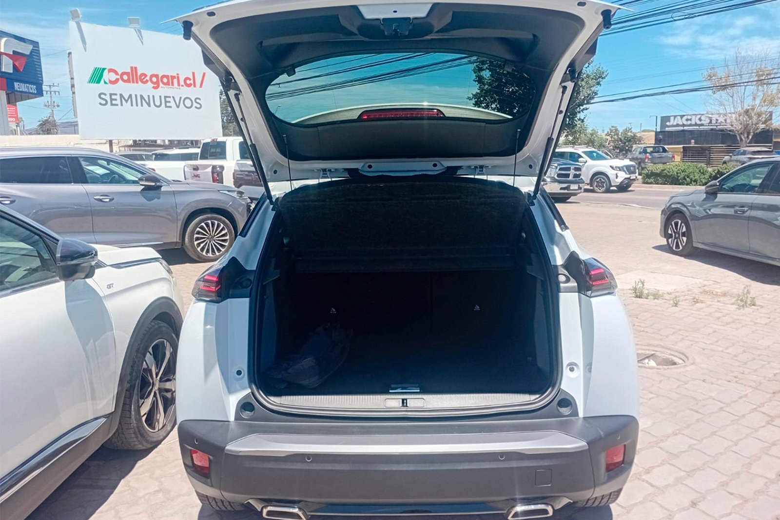 Peugeot 2008 MCA Allure Puretech 130 EAT8 2025 - Imagen 9 de 12