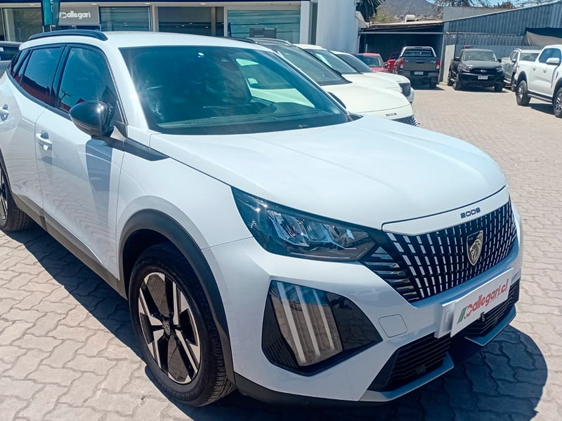 Peugeot 2008 MCA Allure Puretech 130 EAT8 2025 - Imagen 11 de 12