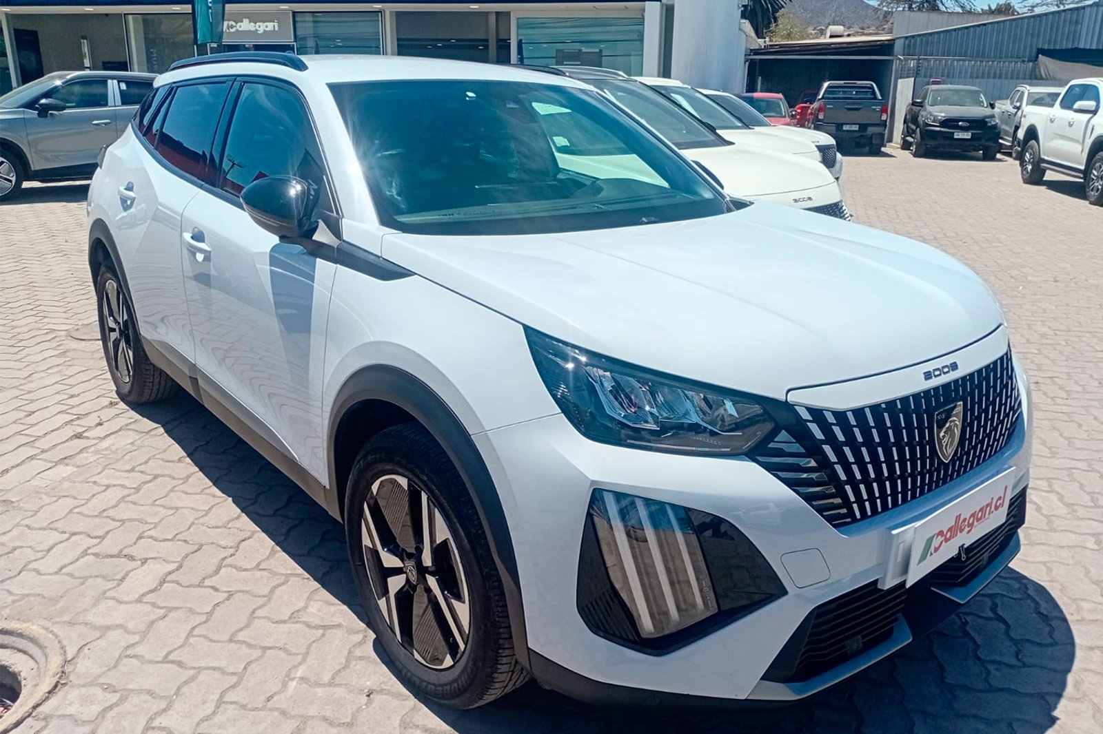 Peugeot 2008 MCA Allure Puretech 130 EAT8 2025 - Imagen 11 de 12