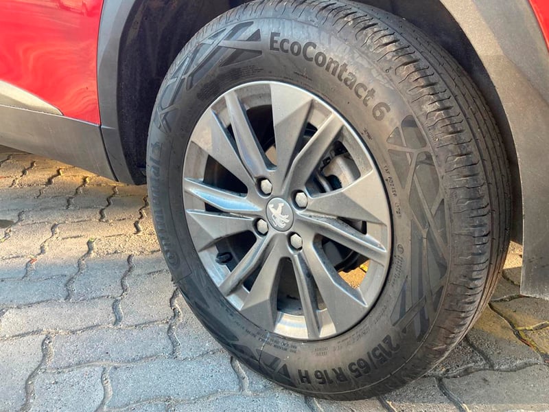 Peugeot 2008 PURETECH 130 1.2 2021 - Imagen 8 de 12