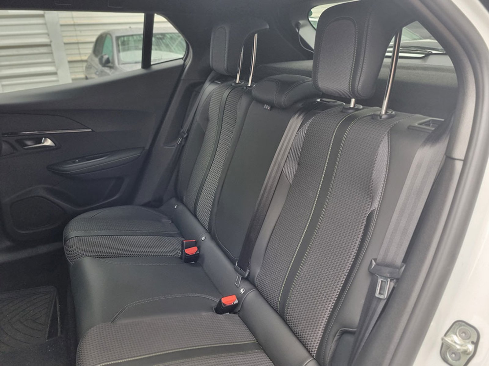 Peugeot 2008 GT EV PRS 2024 - Foto 2 de 12