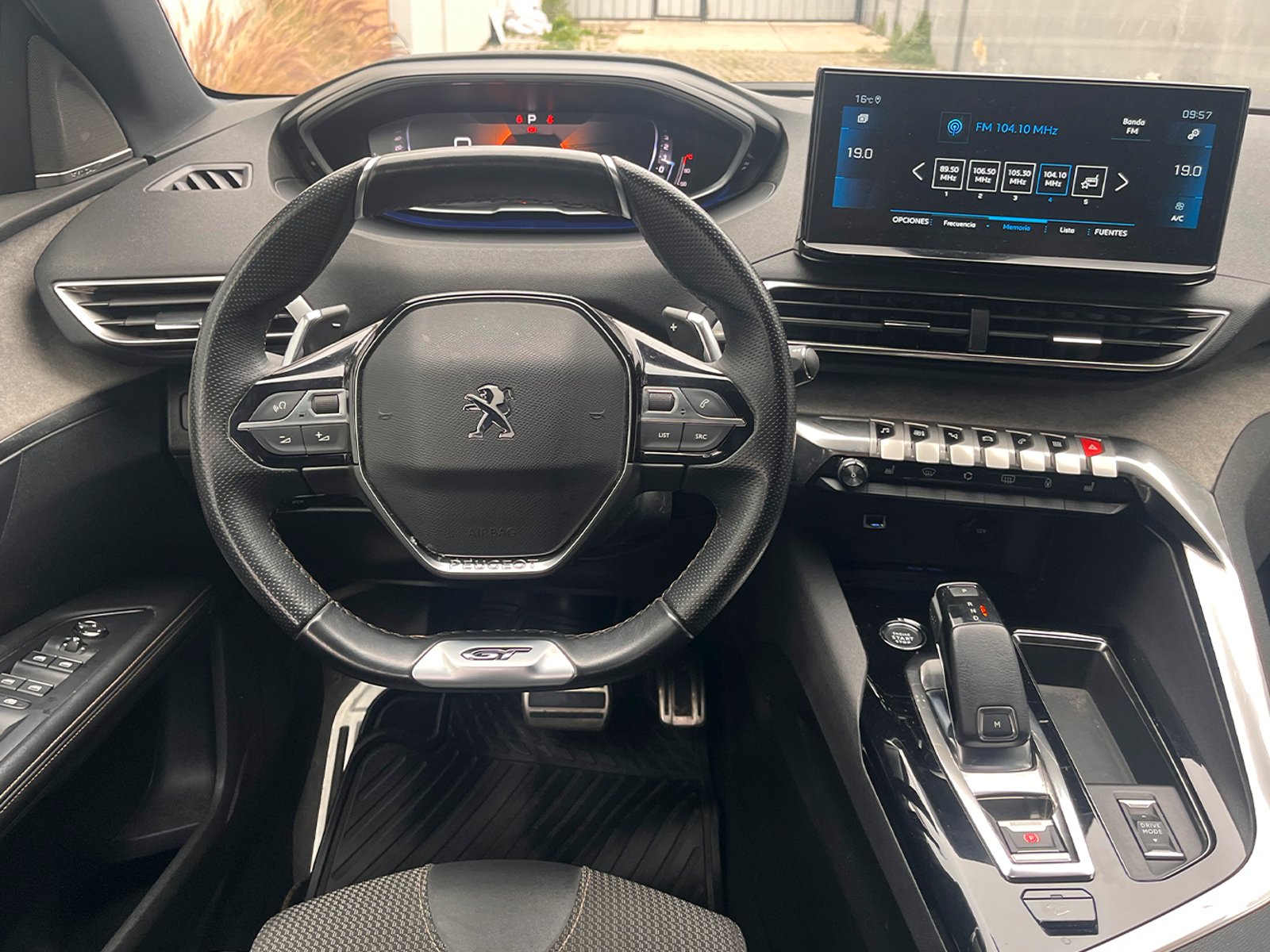 Peugeot 5008 PURETECH 180 EAT8 1.6 AUT 2022 - Foto 2 de 12