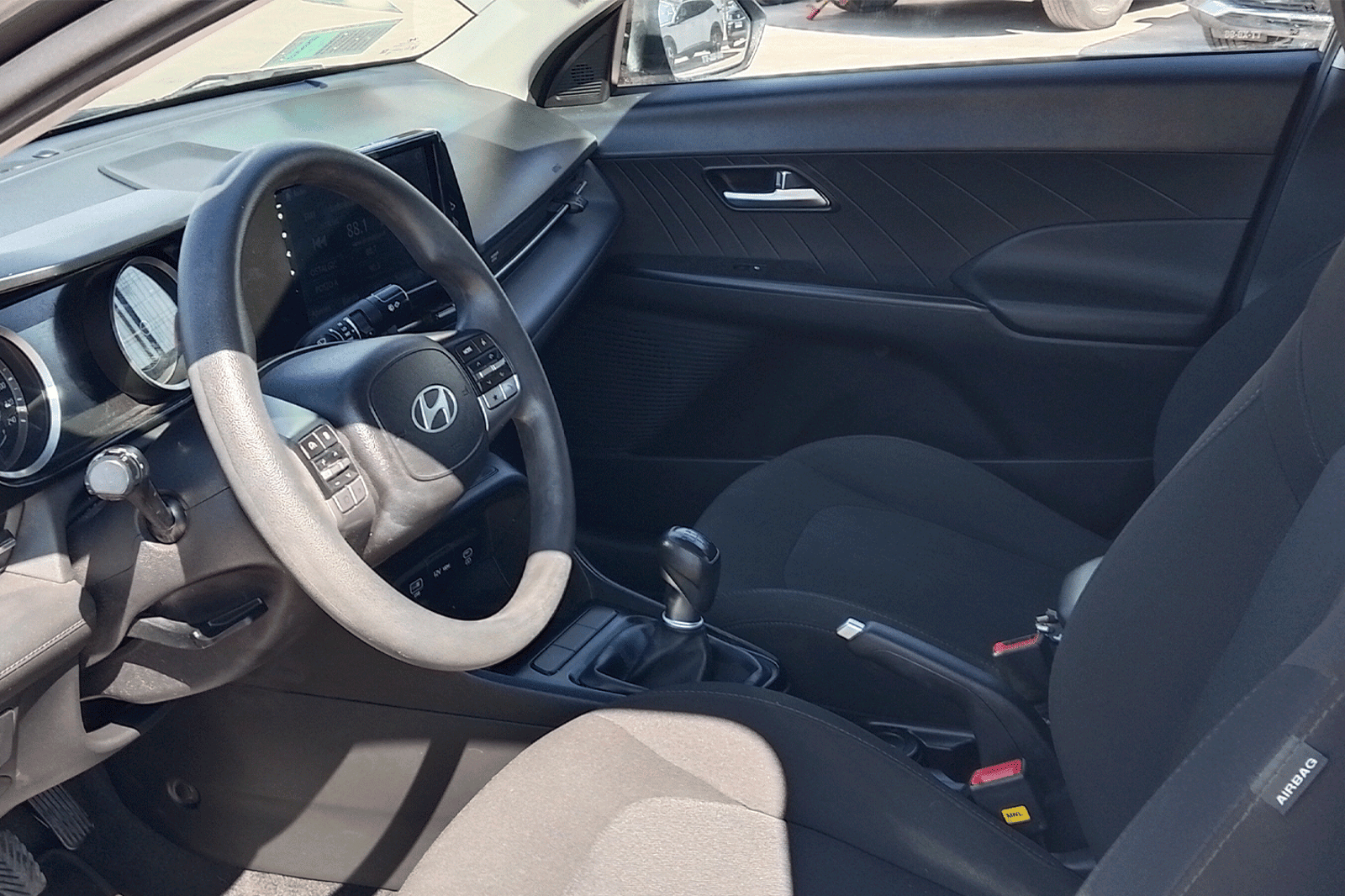HYUNDAI ACCENT 1.5 2025 - Imagen 5 de 12