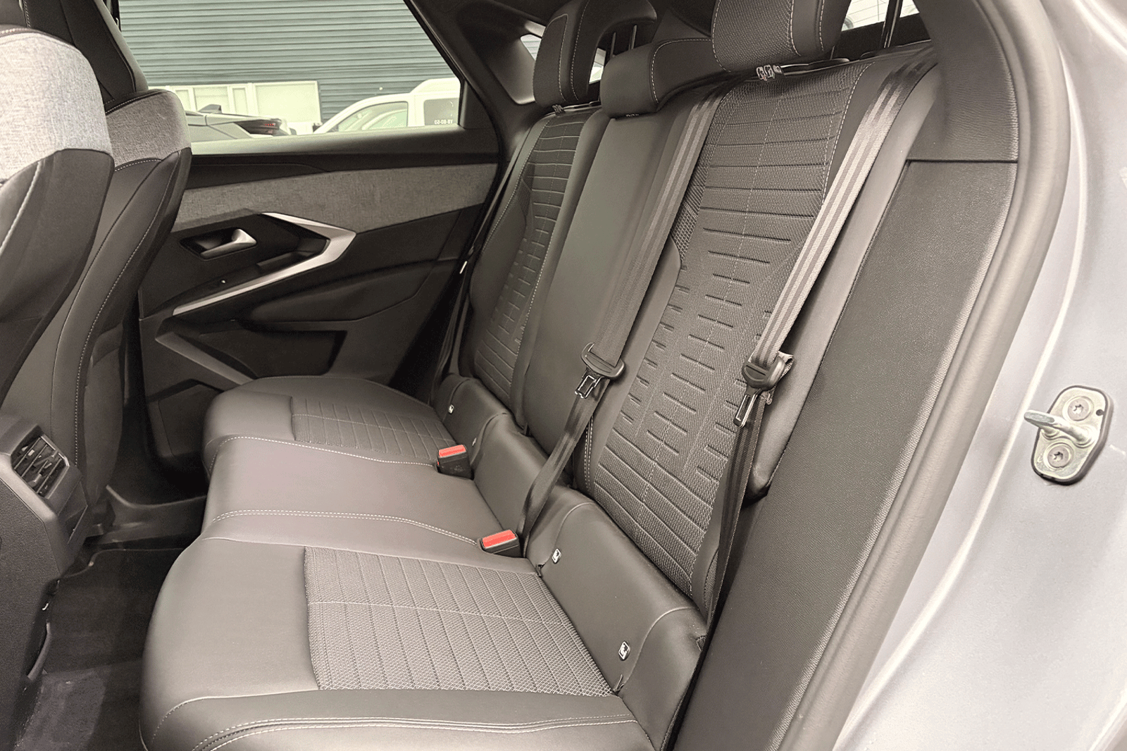 PEUGEOT New 3008 PREMIERE MHEV 136 eDCT6 2025 - Imagen 7 de 12