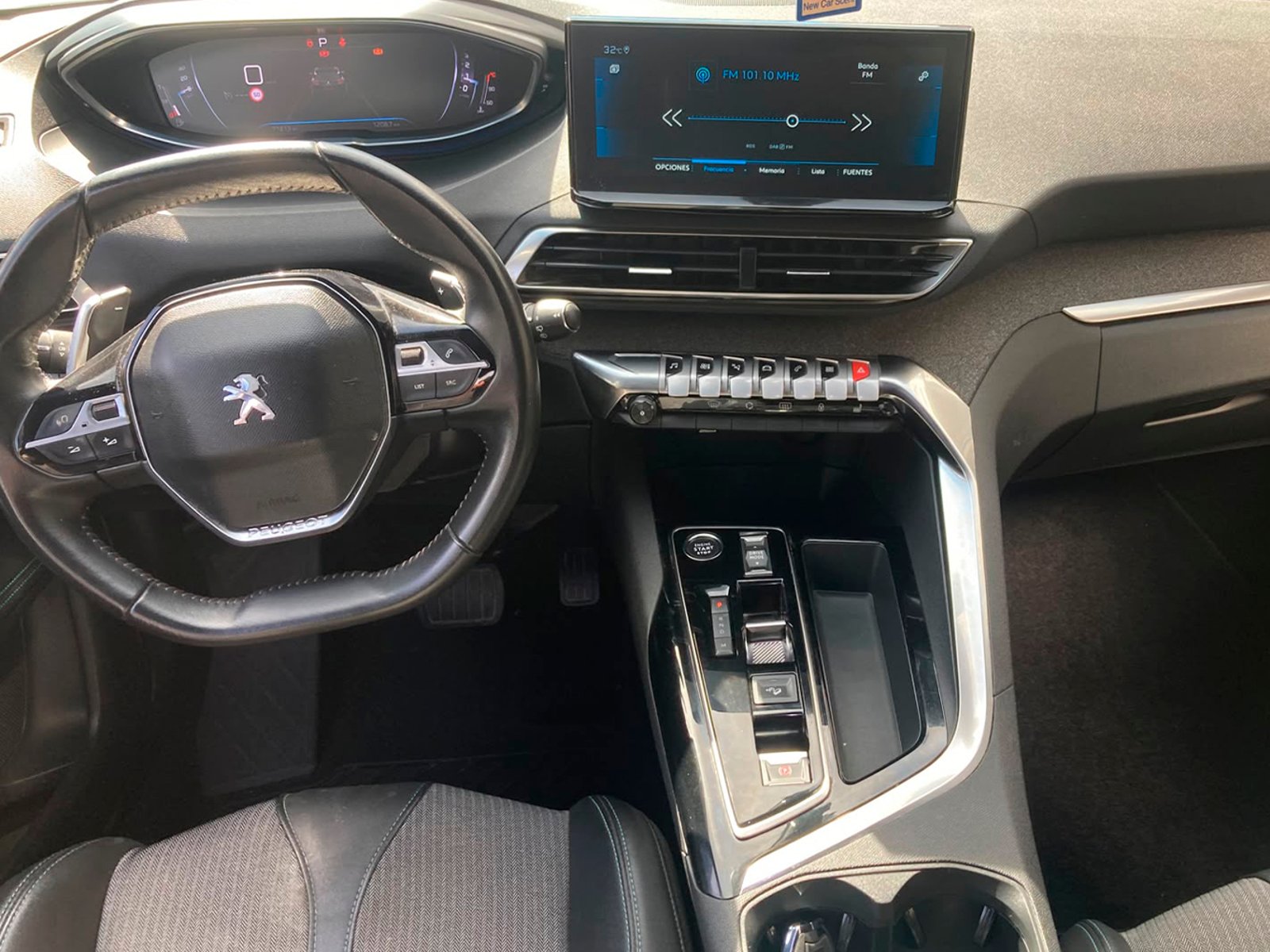 Peugeot 3008 BLUE HDI 130 EAT8 1.5 AUT 2024 - Foto 4 de 12