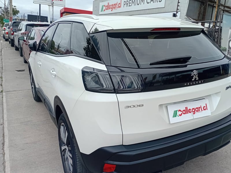 Peugeot 3008 PURETECH 1.2L 2023 - Imagen 9 de 12