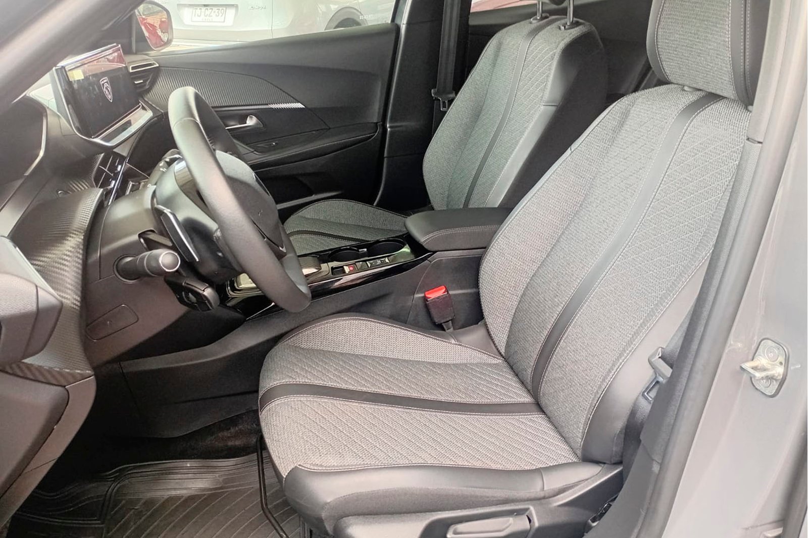 PEUGEOT 2008 MCA Allure Puretech 130 EAT8 2024 - Imagen 6 de 12
