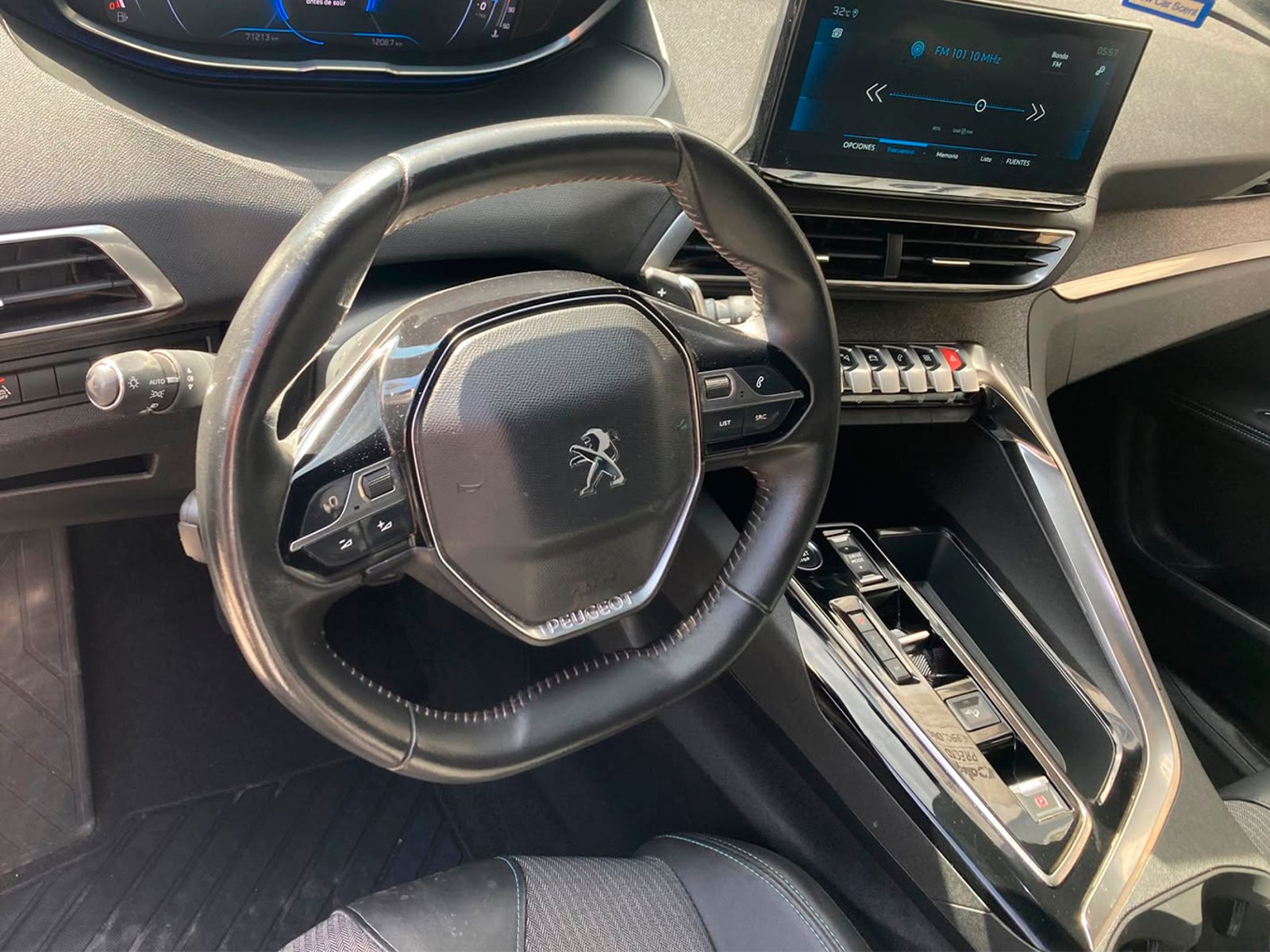 Peugeot 3008 BLUE HDI 130 EAT8 1.5 AUT 2024 - Foto 2 de 12