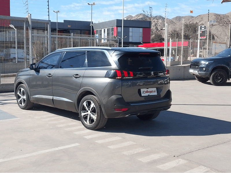 Peugeot 5008 PURETECH 180 1.6 AUT 2020 - Imagen 8 de 12