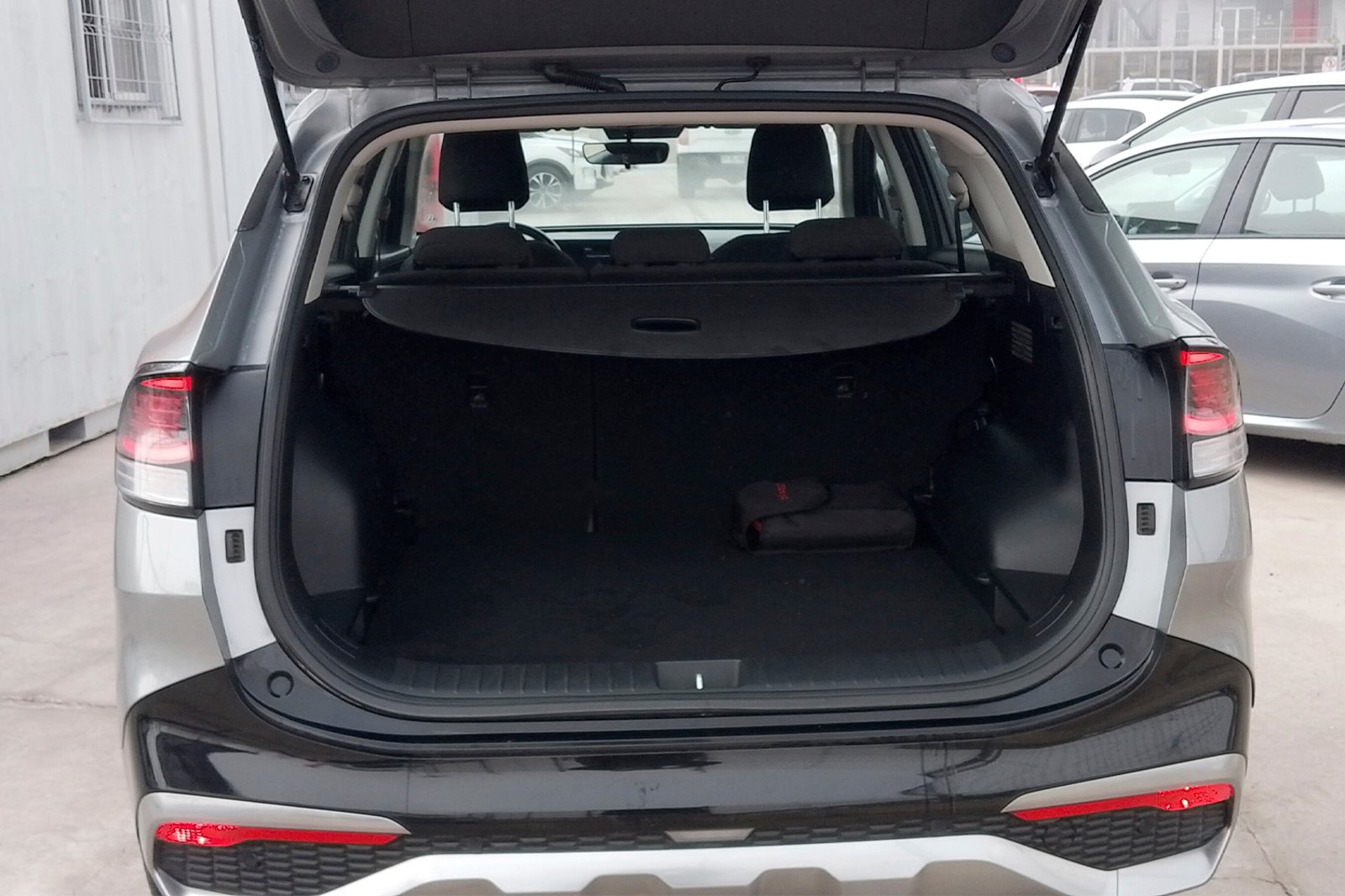 KIA MOTORS SPORTAGE EX 2.0 AUT 2023 - Imagen 11 de 12