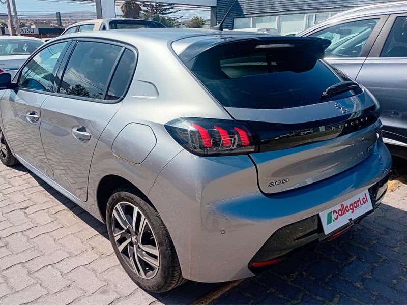 Peugeot NUEVO 208 ALLURE PACK PURETECH 130 EAT8 2024 - Imagen 10 de 11