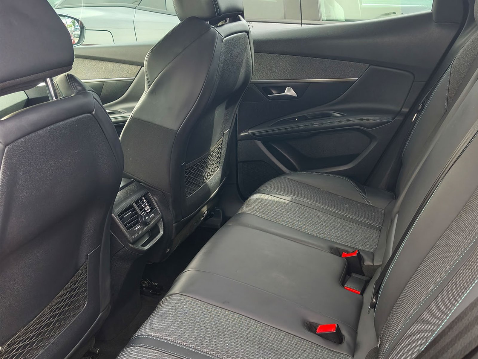 Peugeot 3008 THP 165HP 1.6 AUT 2023 - Foto 3 de 12